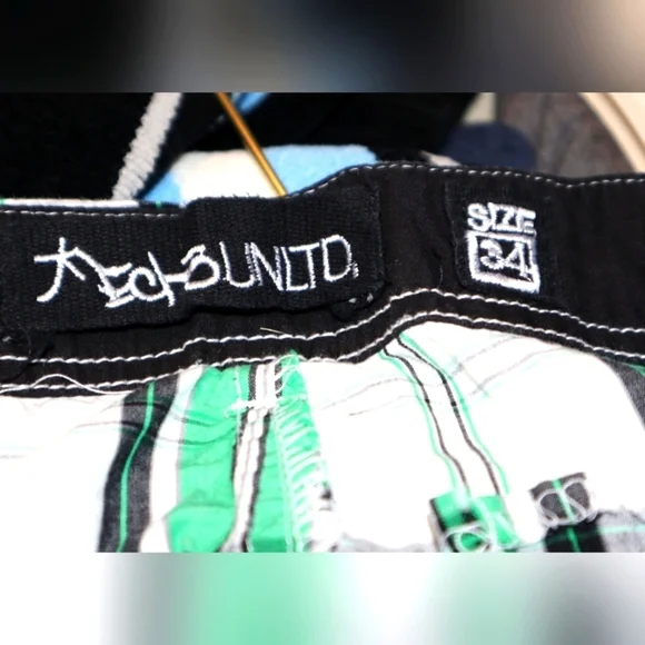 Ecko UnlimitedEcko unlimited men's white, green, plaid Madras - Picture 9 of 9